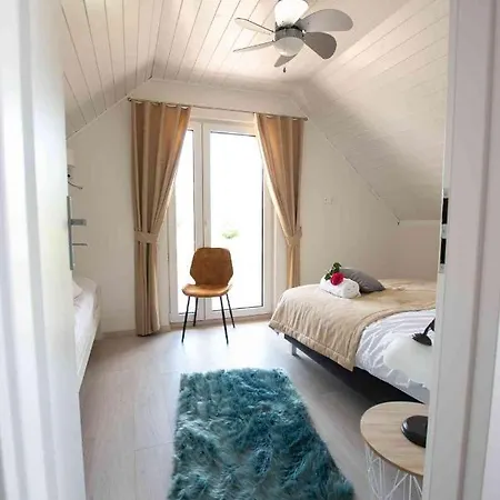 Kaszuby Zacisze Bed & Breakfast 3*